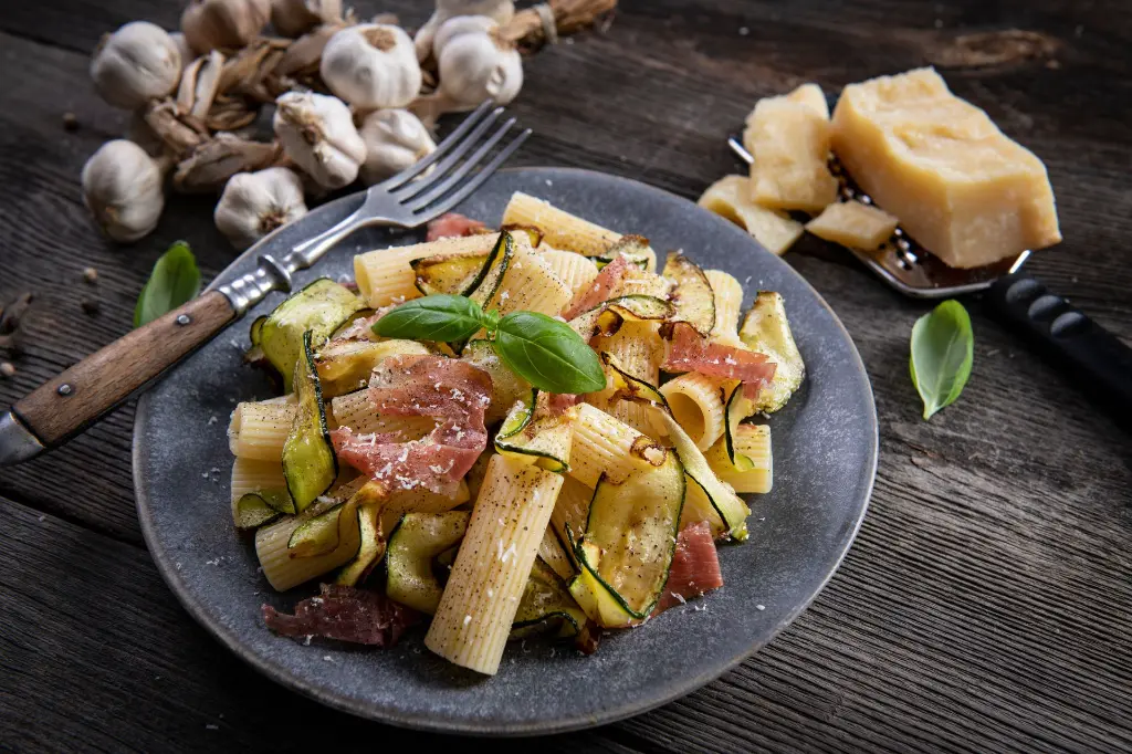 piatto-maccheroni-zucchine.webp
